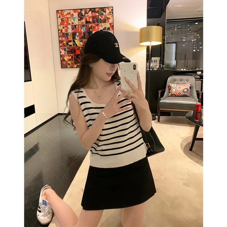 【马西西 4.8日20点限时95折上新】夏日线谱 U领冰丝条纹针织背心