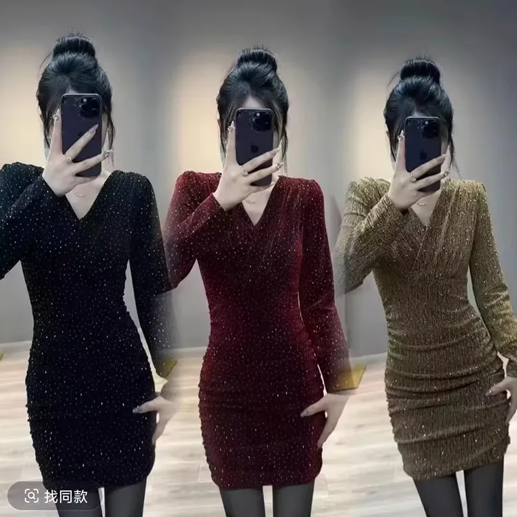 （加绒）满星钻V领连衣裙褶皱设计遮肚子包臀裙女网纱料气质外穿