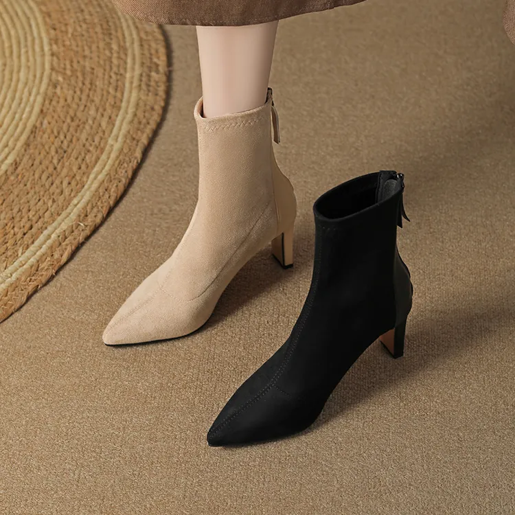 尖头高跟瘦瘦靴子女秋冬2024年新款黑色粗跟绒面百搭弹力袜靴单靴