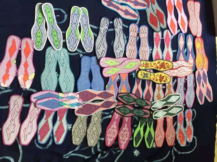 布依妹妹纯手工纳制鞋绣花红色透气鞋垫除臭吸汗减震加厚款刺绣