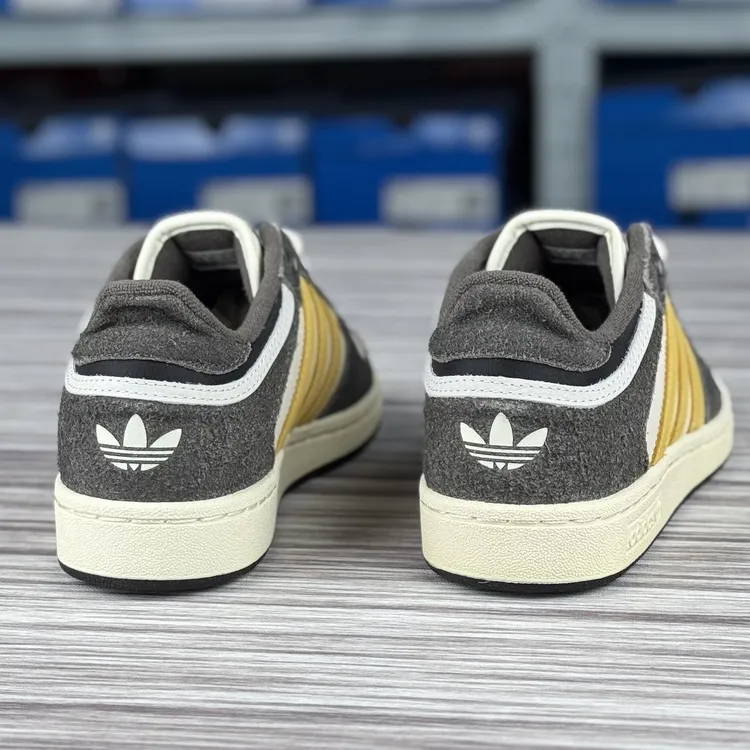  Adidas阿迪达斯秋冬款休闲篮球运动鞋三叶草复古时尚板鞋IH3072