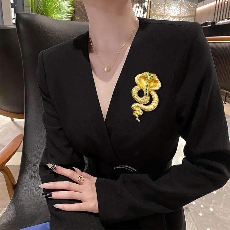 欧美复古夸张哑金蛇胸针小众设计眼镜蛇胸花时尚轻奢大衣外套配饰
