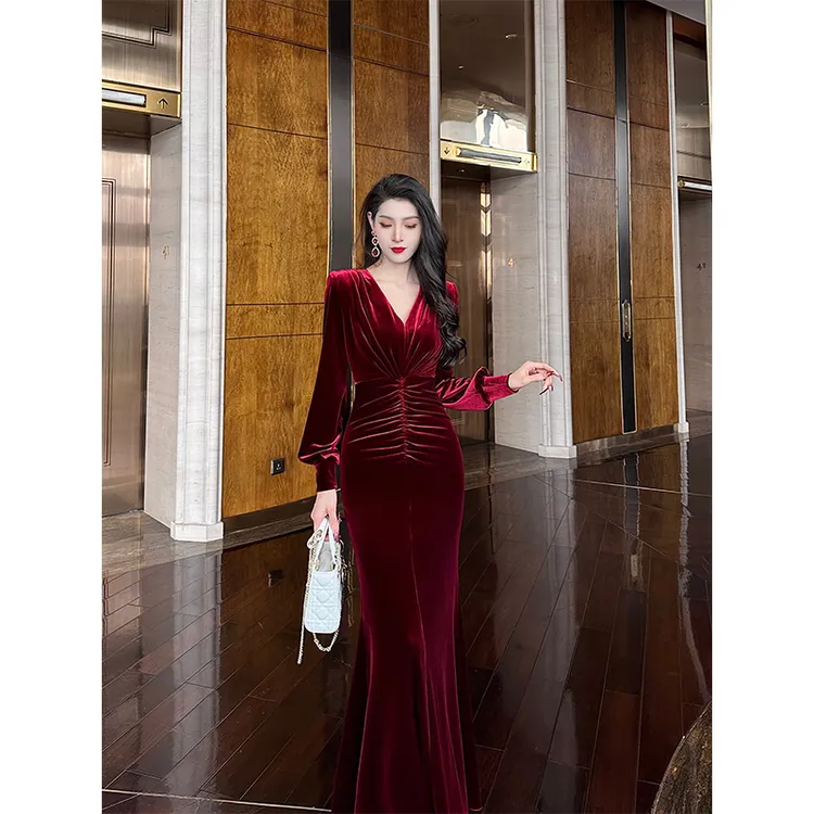 【尤克菲儿】原创设计丝绒修身气质褶皱名媛小众V领鱼尾长袖连衣裙