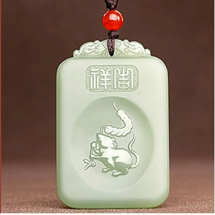 送家人十二生肖守护神白玉细腻吊坠青白玉生肖牌子挂件精致色差