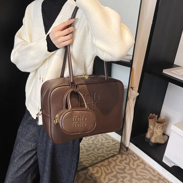 秋冬复古手提保龄球包包女2024新款超火时尚单肩大容量公文小方包