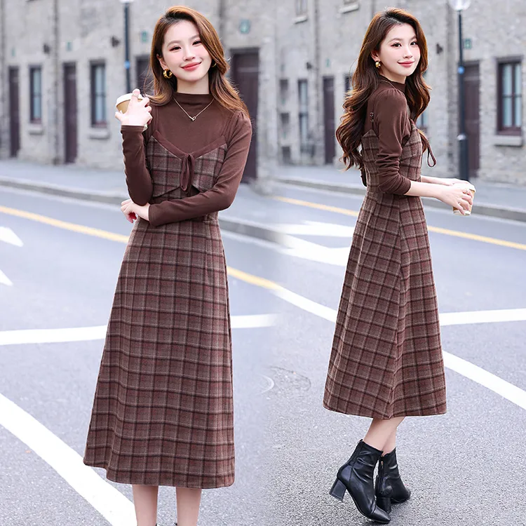 2024秋冬装新款气质网红时尚潮流打底衫吊带连衣裙修身显瘦两件套