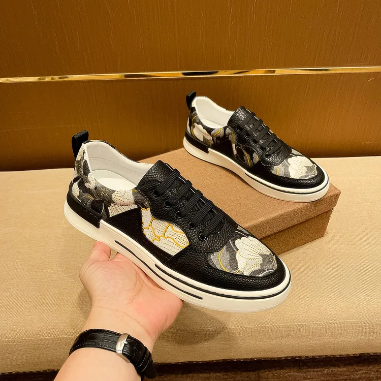 2024夏季时尚新款男鞋百搭休闲轻奢透气高端个性印花潮流休闲男鞋