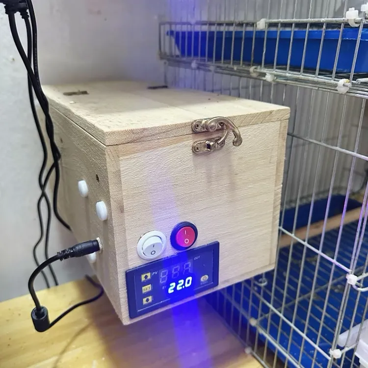 鹦鹉文鸟冬季智能风暖保温保暖实木繁殖箱孵化箱横式鸟窝外挂鸟巢