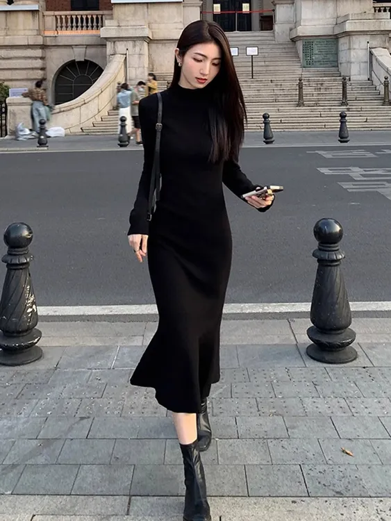 黑色半高领长袖连衣裙女秋冬新款修身显瘦气质鱼尾针织内搭打底裙