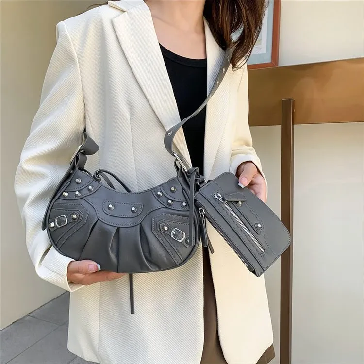 跨境新款腋下包包女褶皱月牙子母单肩包女欧美复古铆钉机车包