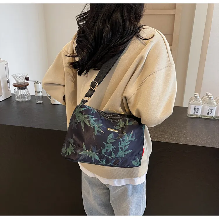 70后女士包包轻便防水包包女款爆款2024新款潮时尚百搭单肩斜挎包