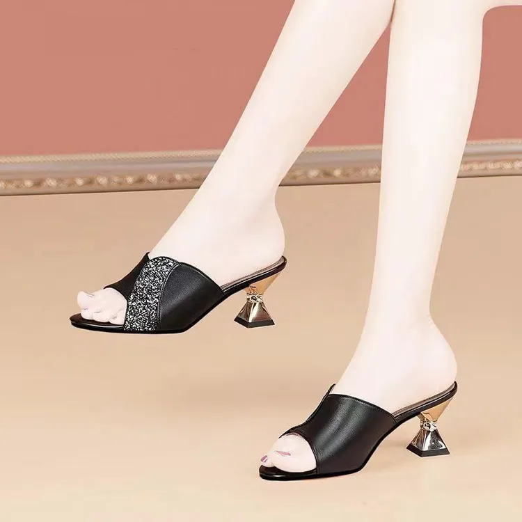 鱼嘴拖鞋女夏季新款水钻气质高级感女士外穿中跟舒适高跟凉拖