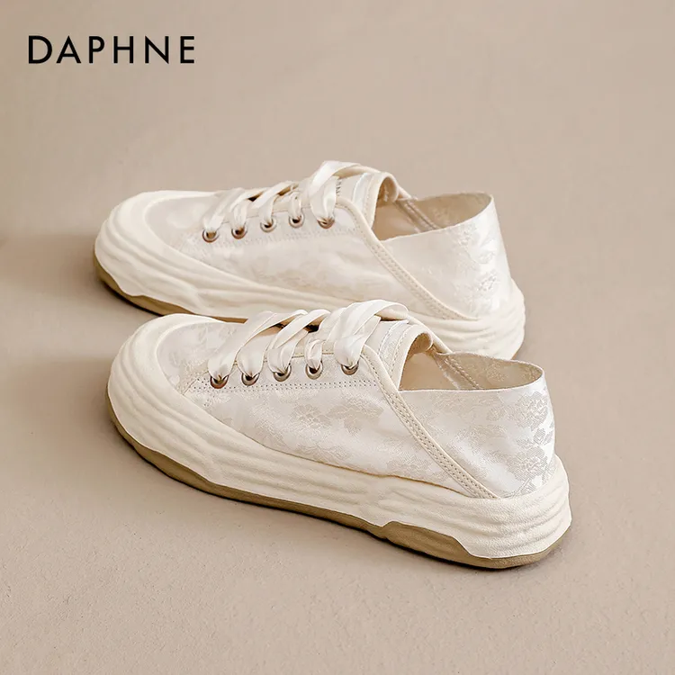 达芙妮缎面小白鞋女2025夏季薄款透气厚底帆布鞋百搭休闲板鞋