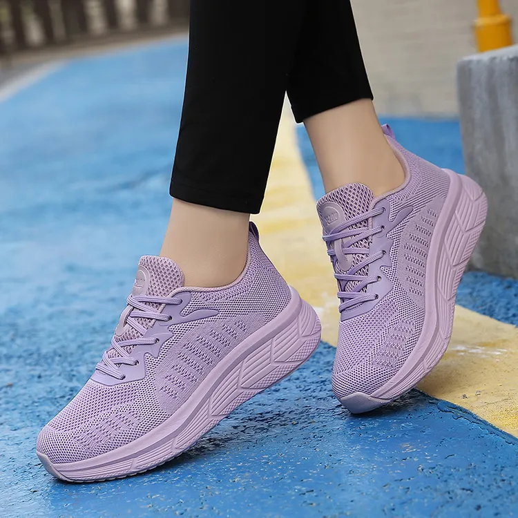 新款男女情侣飞织运动跑鞋网面休闲鞋跑步鞋