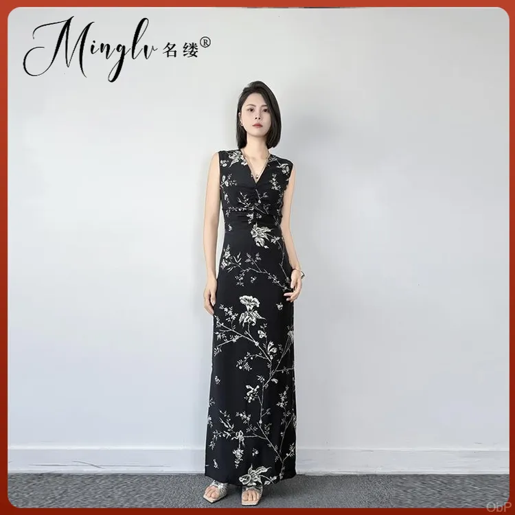 花色夏季新款修身显瘦V领连衣裙女简约气质黑色2025藤蔓时尚