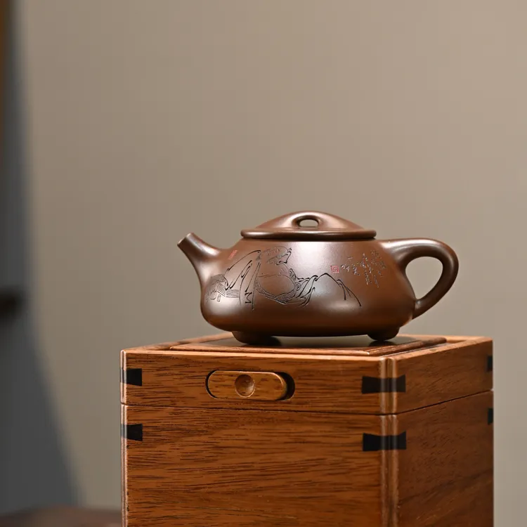 景舟石瓢·全手工       高工高卫萍作品    410cc/极品紫泥 