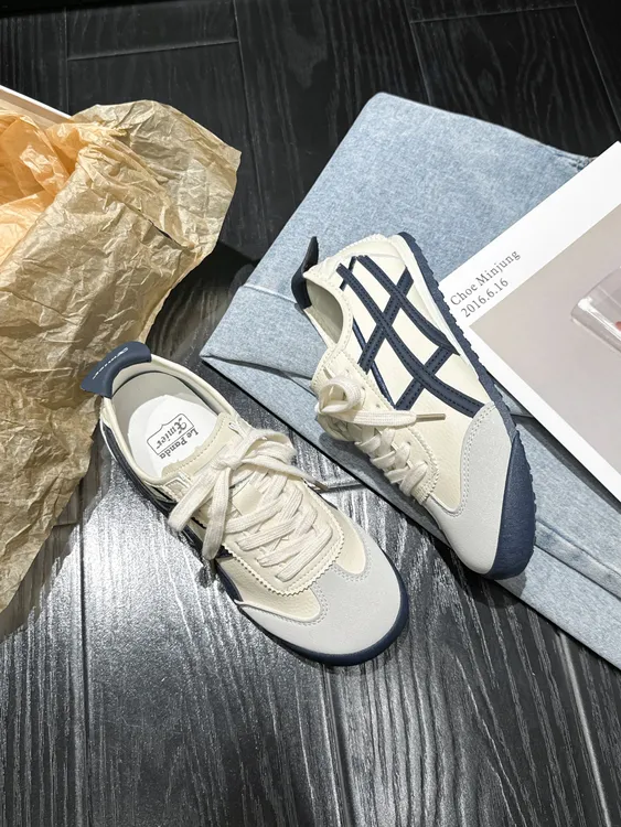 复古时尚运动超火德训女鞋百搭低帮软底小白鞋轻便潮鞋T头阿甘鞋