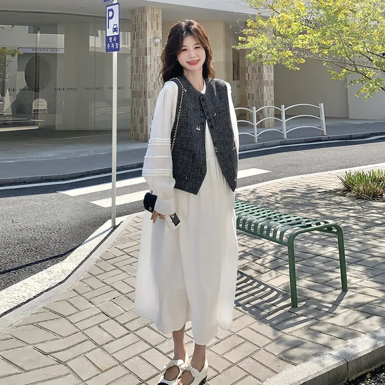 气质白色针织马甲连衣裙套装女2025洋气新款巨好看绝美长裙两件套