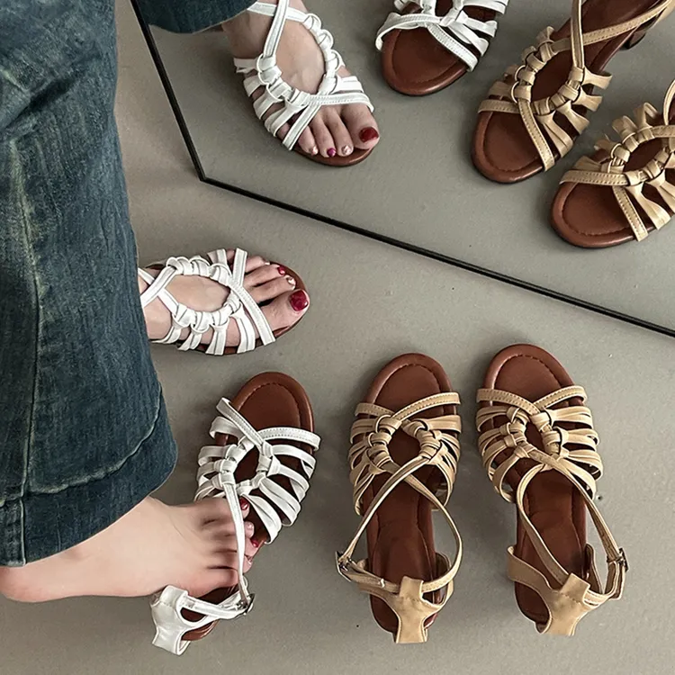 法式复古风圆头优雅粗跟单鞋女夏2025通勤露趾交叉后绊带罗马凉鞋