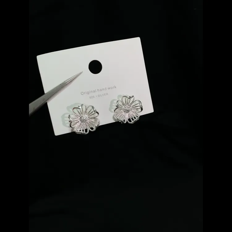 合金耳饰 耳饰轻奢镶嵌小众复古气质法式百搭花朵耳钉手工时尚