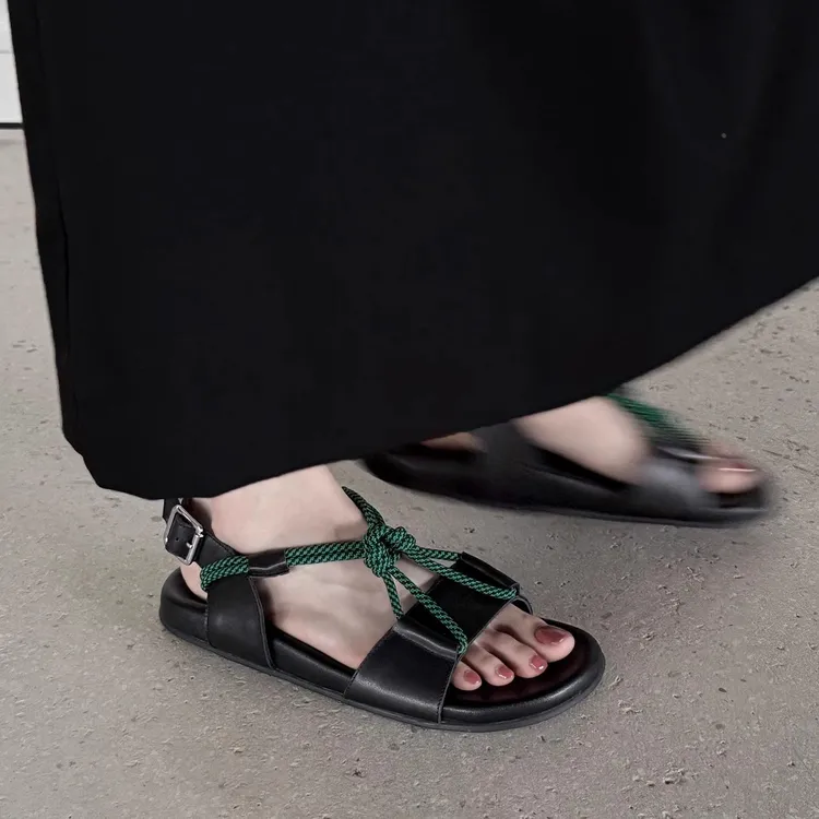 手工小众设计真皮圆头露趾平底一字带女夏季新款休闲百搭罗马凉鞋