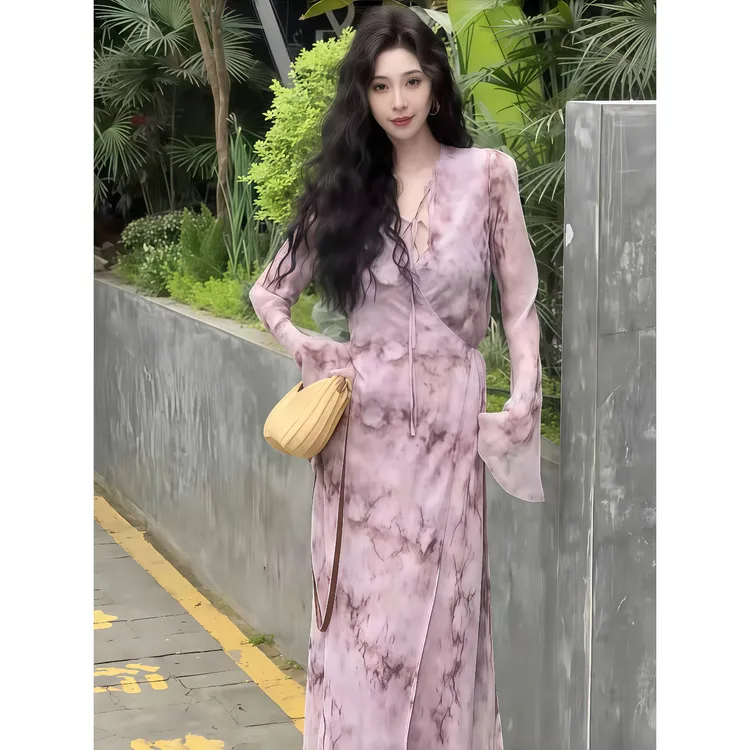 法式温柔风浪漫绝美晕染荷叶边V领连衣裙女夏季度假风碎花仙女裙