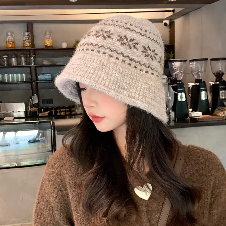 秋冬季时尚百搭帽子女宽檐大头围提花针织帽显脸小保暖护耳毛线帽