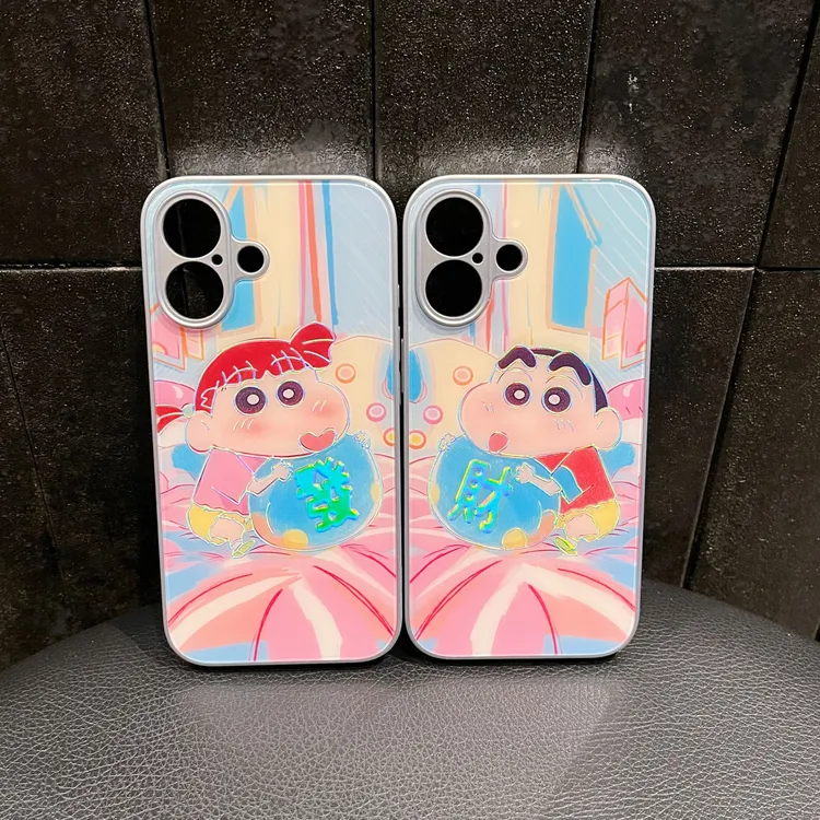 蜡笔小新情侣款适用华为/小米/荣耀/苹果16手机壳iPhone15玻璃壳