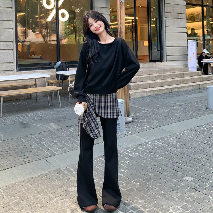 黑色韩系松弛感一整套穿搭女2025秋新款格纹拼接卫衣喇叭裤两件套