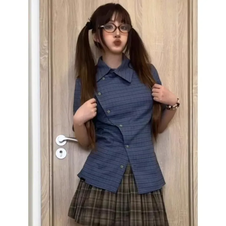 蓝色翻领格子短袖衬衫女夏季2025新款设计感衬衣复古辣妹别致上衣
