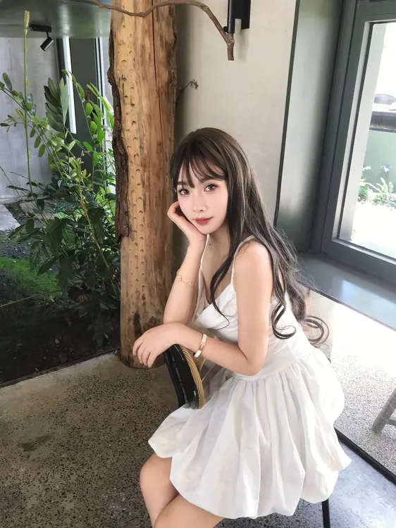 法式夏季花苞吊带连衣裙女甜辣妹掐腰小裙子韩系甜美气质蓬蓬短裙