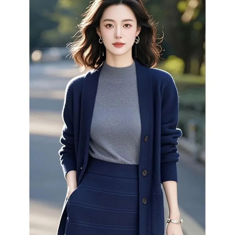 深蓝色毛衣针织开衫春季女2025新款韩系软糯慵懒风独特超好看上衣