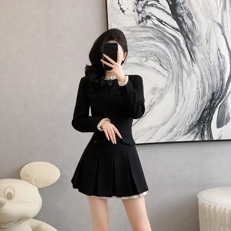 法式小香风连衣裙女秋冬季新款黑白撞色长袖百褶裙子赫本风小黑裙