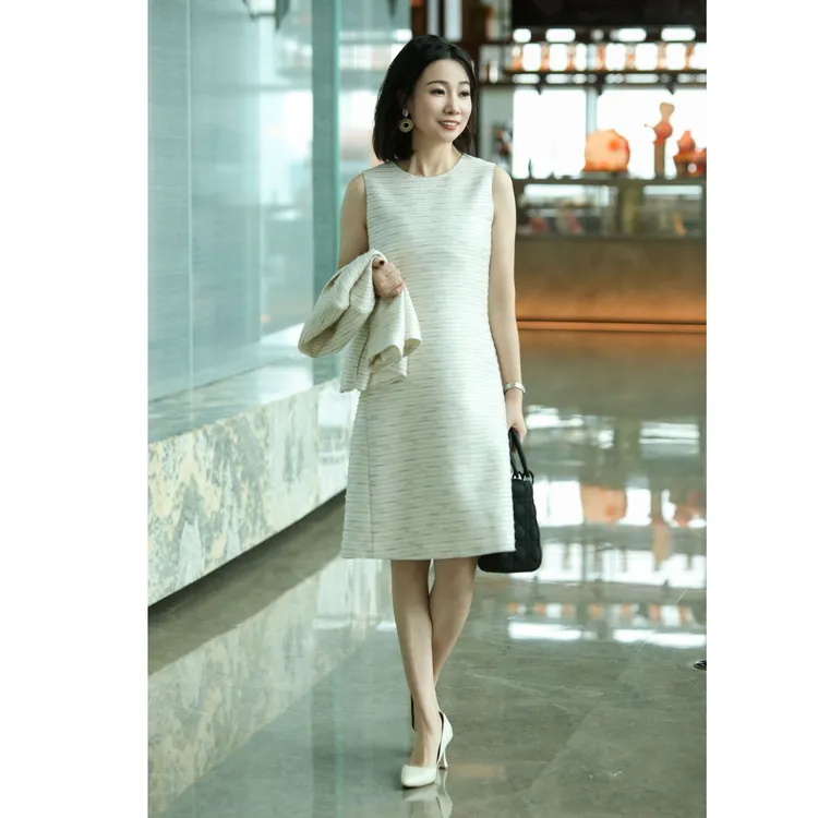 ZOUMO/邹茉[流金岁月]法式贝壳亮丝肌理感圆领背心显瘦气质连衣裙
