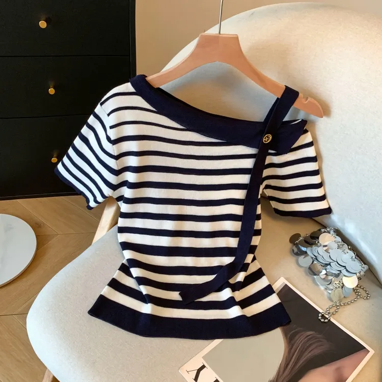 法式撞色条纹斜肩短袖T恤女2025夏季新款高级感小众露肩针织上衣