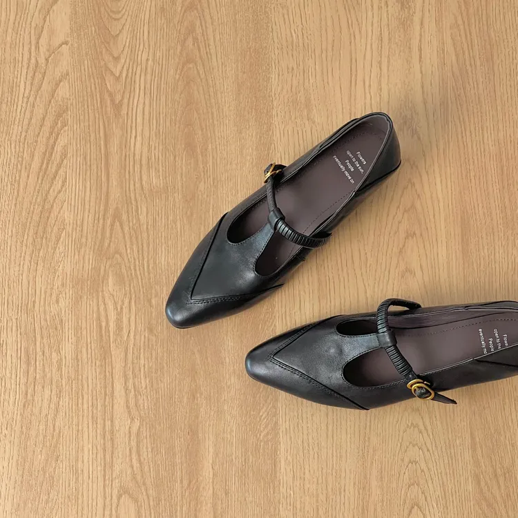 HUSSLOVE 头层油蜡牛皮·跟高3.5CM·法式尖头粗跟玛丽珍鞋浅口单鞋