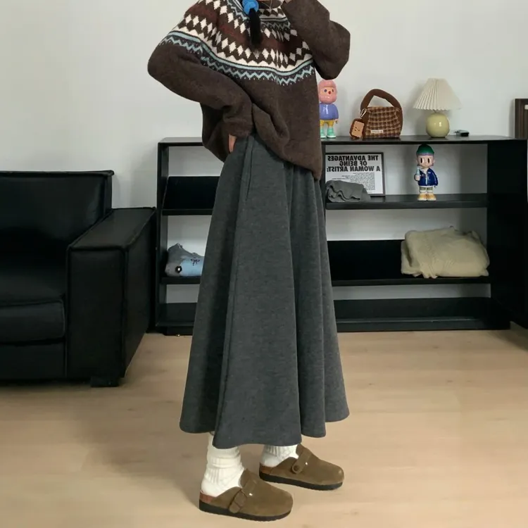 300斤a字半身裙梨型身材遮胯中长款百褶裙灰色大码胖mm垂感糯米裙