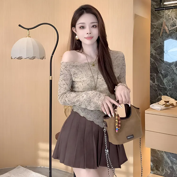 设计感一字肩不规则碎花t恤女2025新款早秋修身显瘦内搭打底上衣