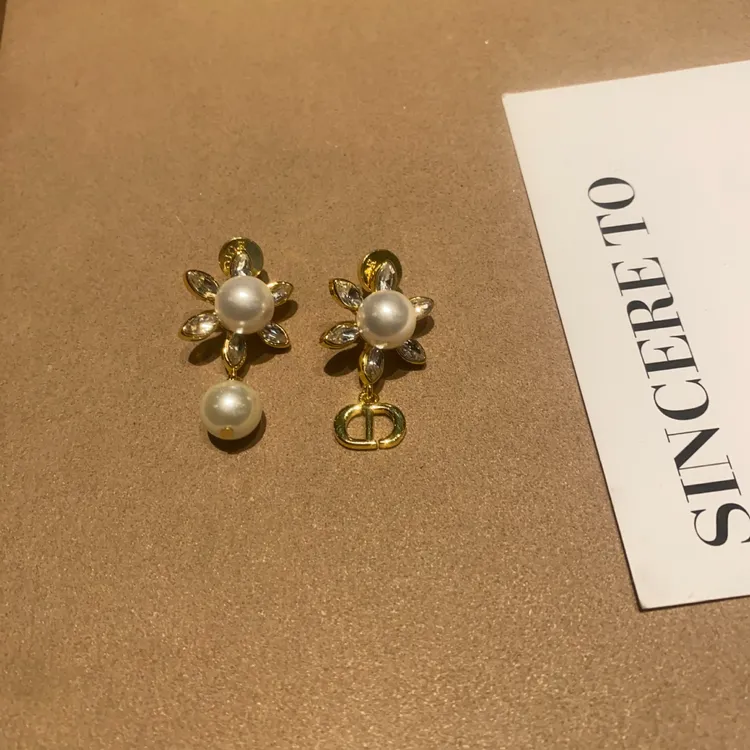 铜合金锆石耳饰 时髦字母珍珠耳环女耳饰高级感法式太阳花朵耳钉
