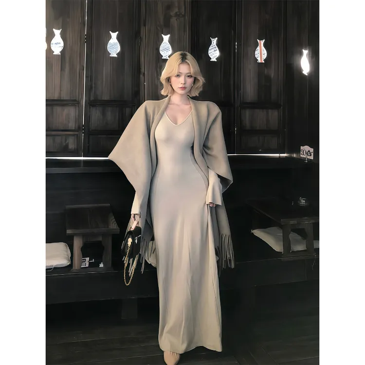 纯欲风辣妹V领长款连衣裙女早秋新款高级感修身显瘦针织披肩套装