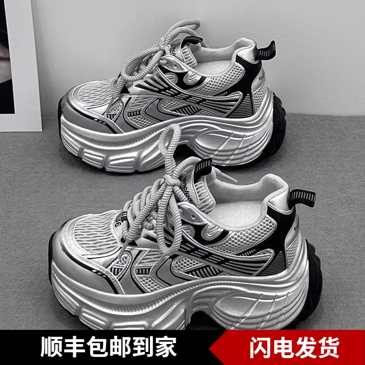 韩版时尚网面透气低帮系带女子运动鞋适合2025年春季鞋底为橡胶材