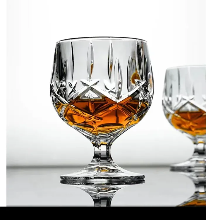 酒杯纯色浮雕高脚款易清洗欧式玻璃杯郁金香水杯