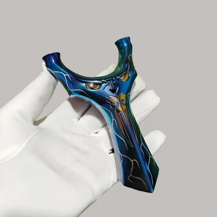 天罡飞虎小怪兽高端钛合金弹弓户外圆撑头反曲高精准烤蓝扁皮弹弓