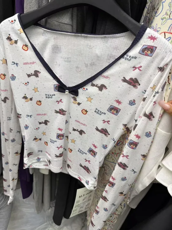 图案好好看啊 很纯欲风的修身款长袖打底T恤