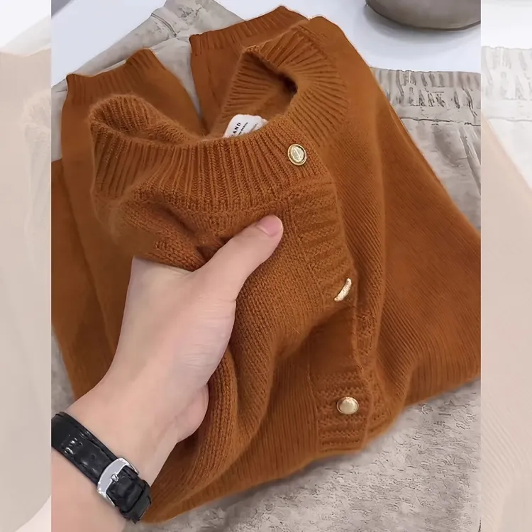 休闲简约温柔长袖针织开衫女2025秋季款大码胖MM显白显瘦圆领毛衣