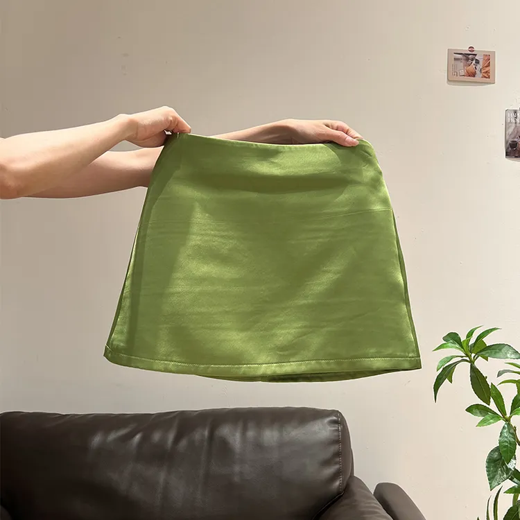 拉夏贝尔法式亮色缎面A字高腰显瘦半身裙女装夏季高级感包臀短裙