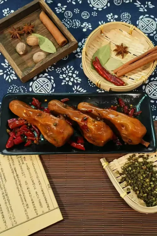 黑鸭麻辣鸭头甜辣老卤味黑鸭头香辣鸭货冷吃开袋即食商用32斤批发