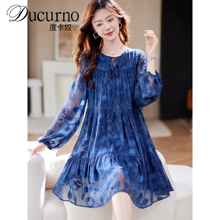 度卡奴V领系带印花连衣裙2025初秋新款气质时尚洋气减龄A字雪纺裙