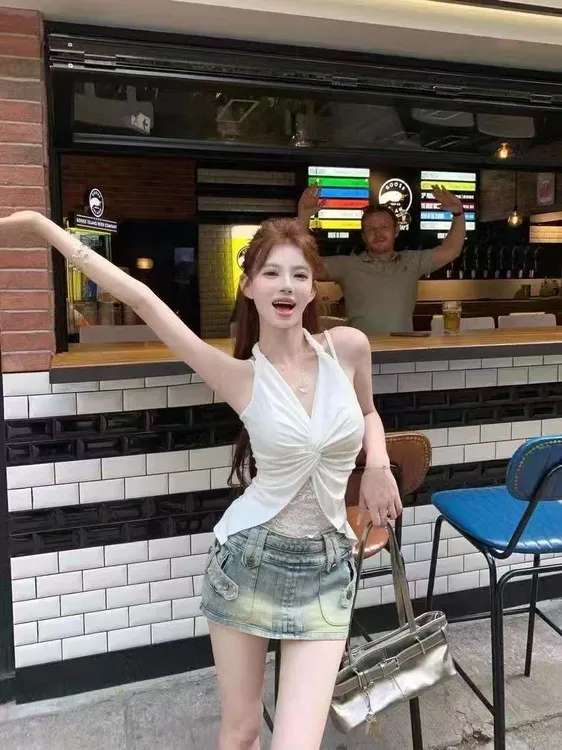 夏季蕾丝挂脖吊带背心女外穿显瘦收腰美背无袖遮副乳上衣女