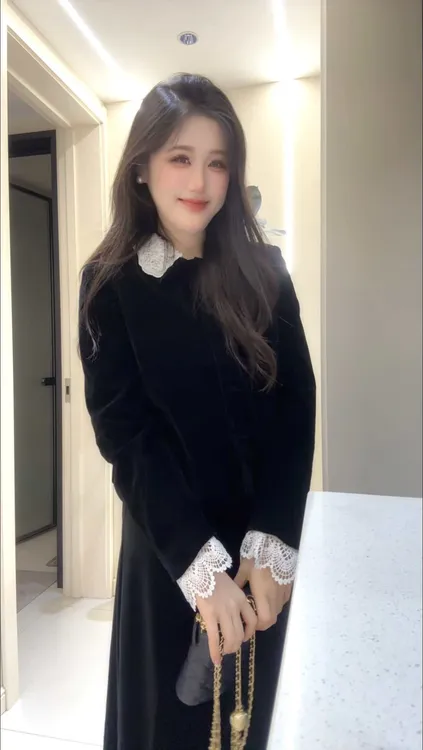 蕾丝拼接娃娃领黑色短外套女春秋小个子减龄气质丝绒上衣